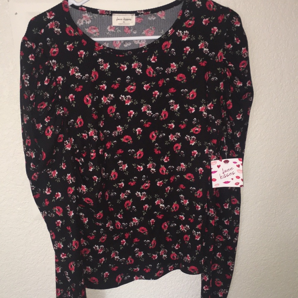 Black and red floral, puffed-shoulder long sleeve